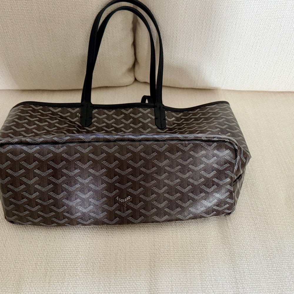 Designer inspired Black Tote with Pouch - Picture 8 of 16